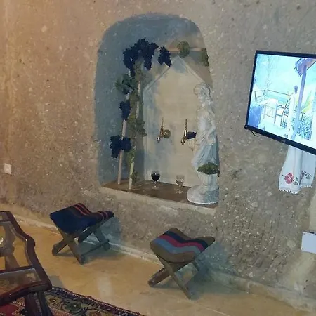 Alexander Cave House Konukevi