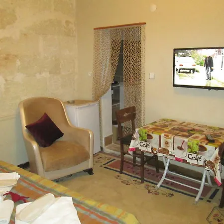 Alexander Cave House *