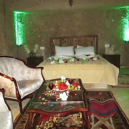 Alexander Cave House *