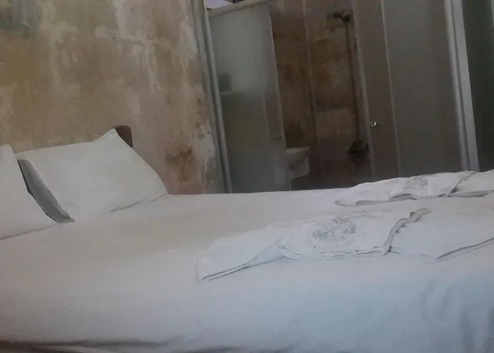 Alexander Cave House Pensión *