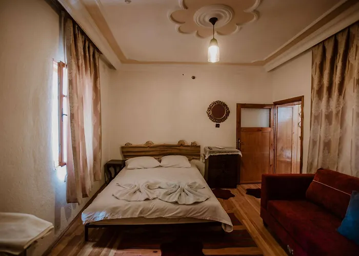 Alexander Cave House Pensión *